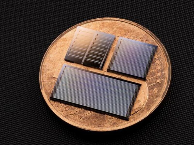 Researchers develop low-cost, high-efficiency photonic IC