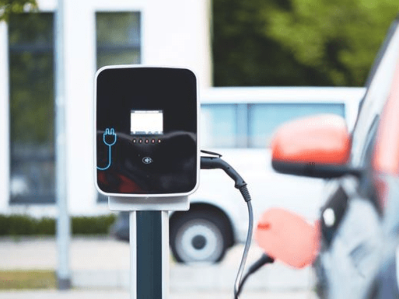 AI-controlled stations can charge electric cars at a personal price
