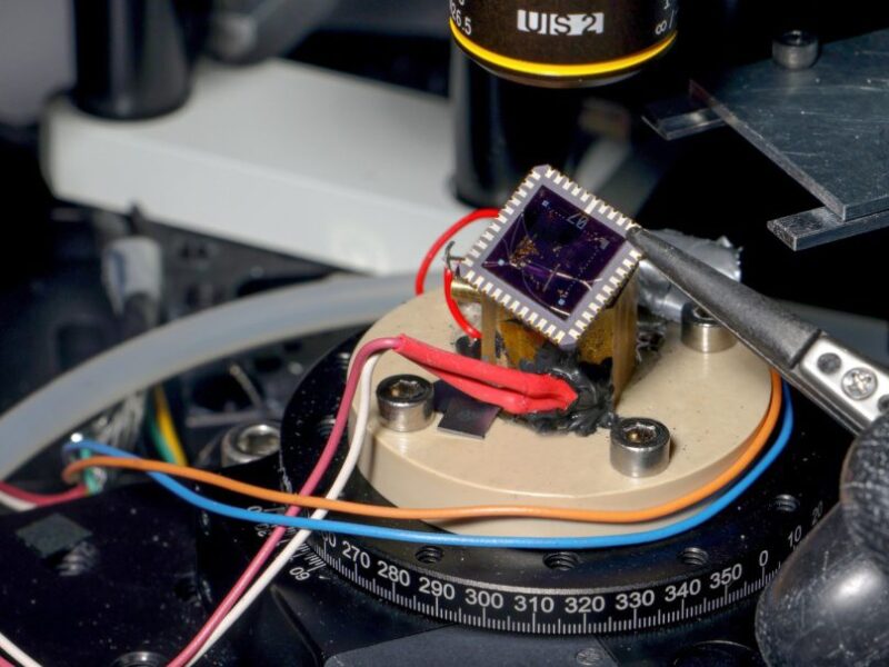 2D cooling for quantum processors