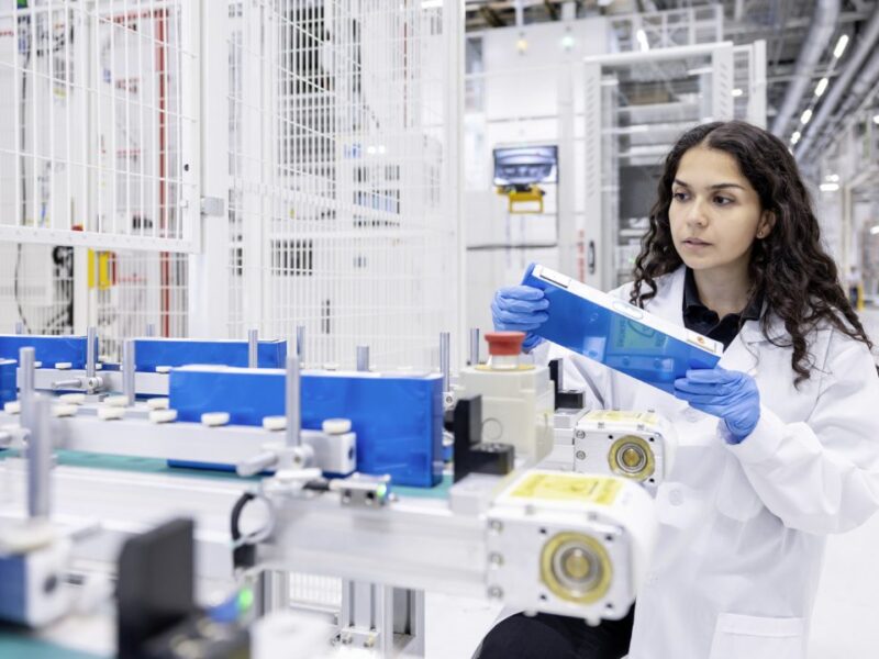 Mercedes opens €100m battery centre