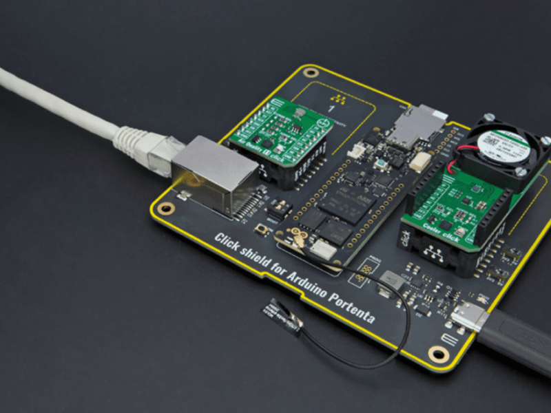 Le bouclier Arduino permet l&rsquo;intégration de la carte Click