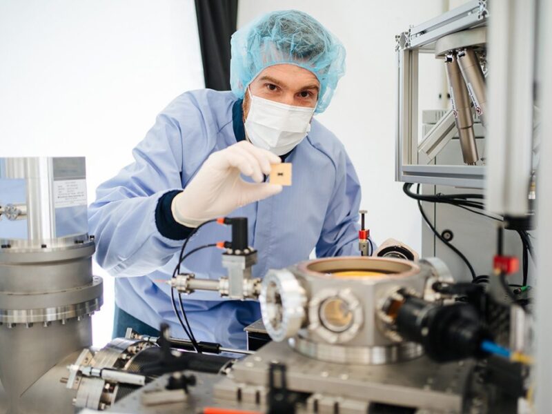 Infineon et Oxford Ionics construisent un ordinateur quantique mobile