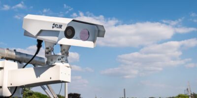 Système de caméra avec IA pour améliorer la fluidité du trafic interurbain et la sécurité routière