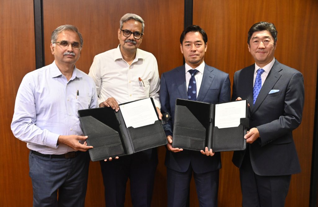 Prof. Milind Atrey, Deputy Director, IIT Bombay, Prof K V Krishna Rao, Deputy Director, IIT Bombay
Atsushi Ogawa, Honda R&D Managing Officer, Takuya Tsumura, President, and CEO, Honda Cars India Ltd.
