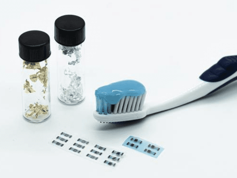 Edible toothpaste-based transistor