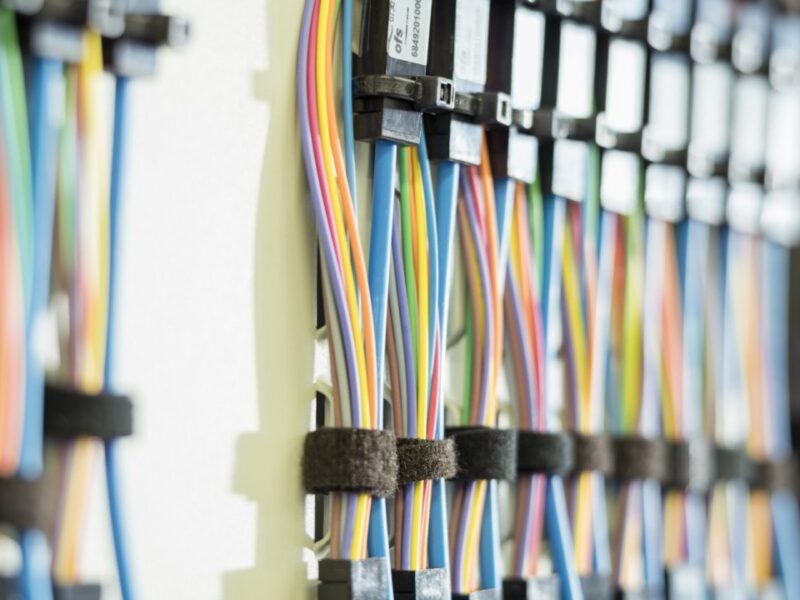 Orange étudie des réseaux à fibres optiques économe en énergie