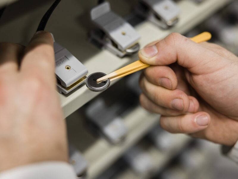 Les batteries solides au soufre de theion offrent 1000Wh/kg