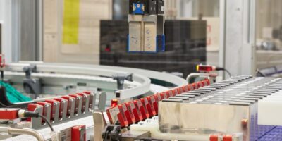 Leuze : Expertise en Capteurs pour Batteries Haute Tension de BMW