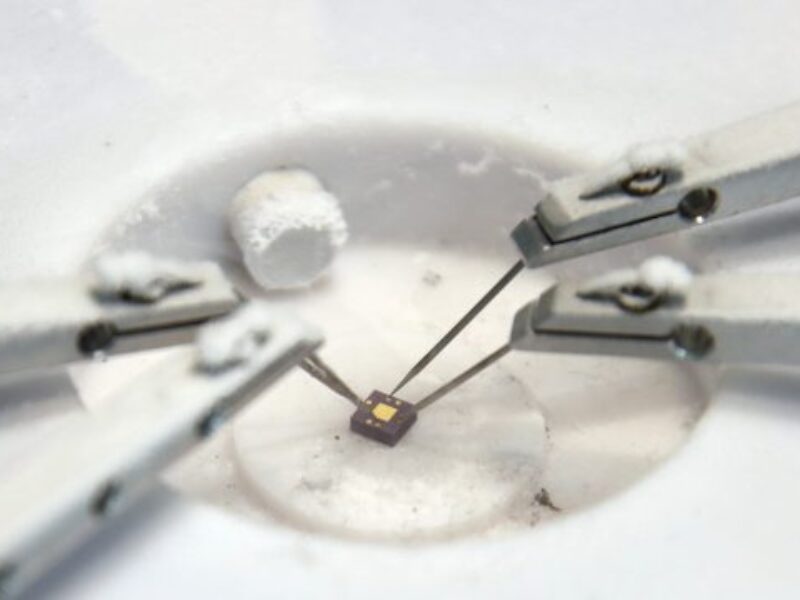 30-tesla graphene magnetic sensor comes in 3mm package