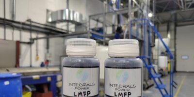 Integrals Power distribue des échantillons de matériaux de cathode de batterie LFP et LMFP