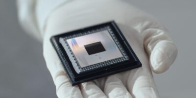 Google shows 105 qubit quantum processor with real time error correction