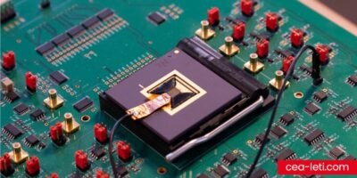Combining light sensing and modulation in a single device