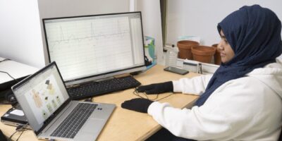 Biodegradable e-textile uses graphene electrode