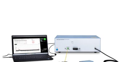 Reflectometer tracks down optical microcracks