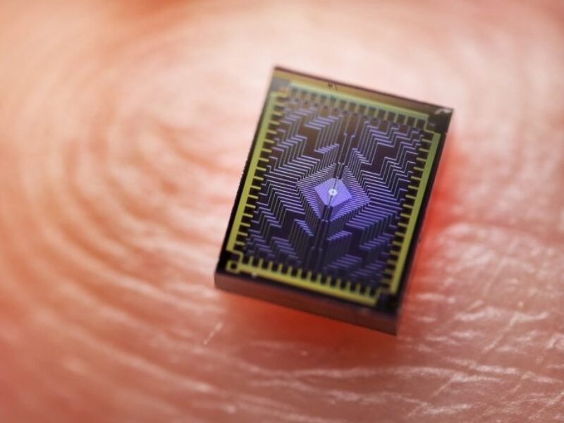 Intel teams for huge Japanese quantum computer