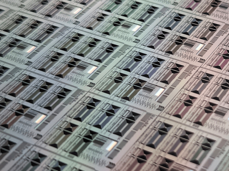 X-Fab produit des chiplets optiques Terabits InP sur silicium