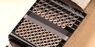 A compact optical amplifier to reshape data center interconnects, AI accelerators, and high-performance computing