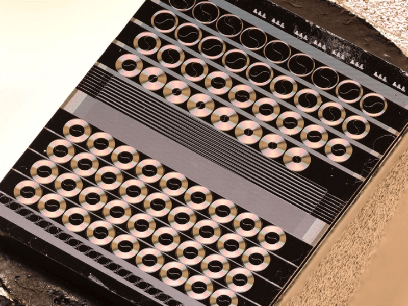 A compact optical amplifier to reshape data center interconnects, AI accelerators, and high-performance computing