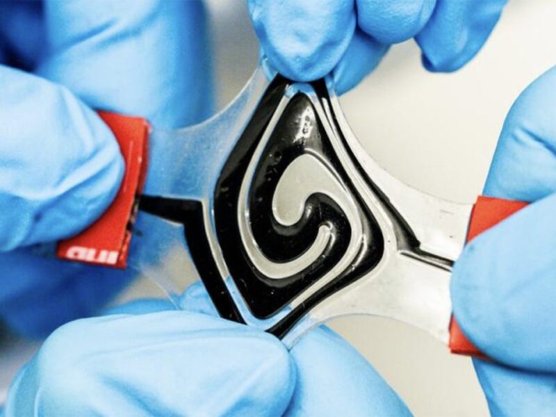 Scientists demonstrate a shape-shifting fluid battery