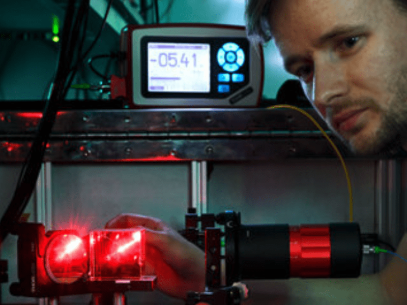 Ce faisceau de lumière peut diffuser simultanément 1,9 million de films en haute définition !