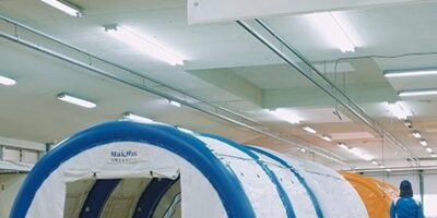 YKK shows self-propelled zipper – video