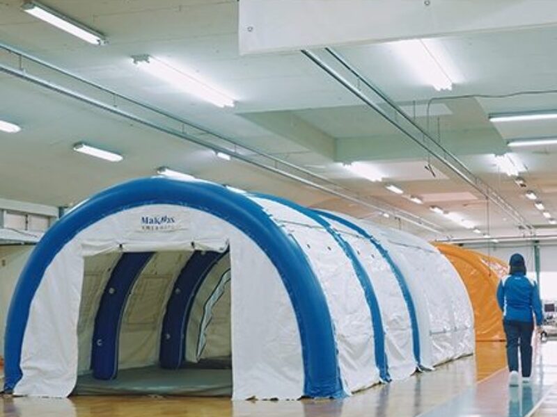 YKK shows self-propelled zipper – video