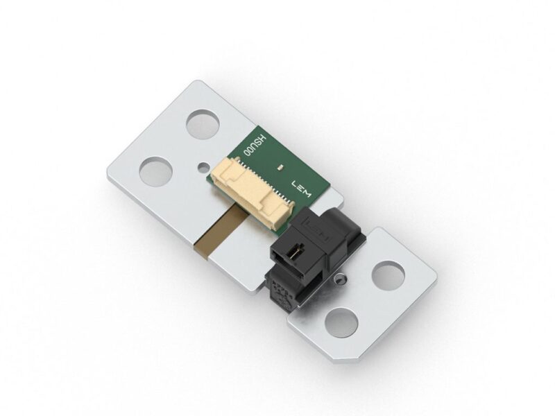 Hybrid shunt and Hall-effect high voltage battery sensor for EVs 