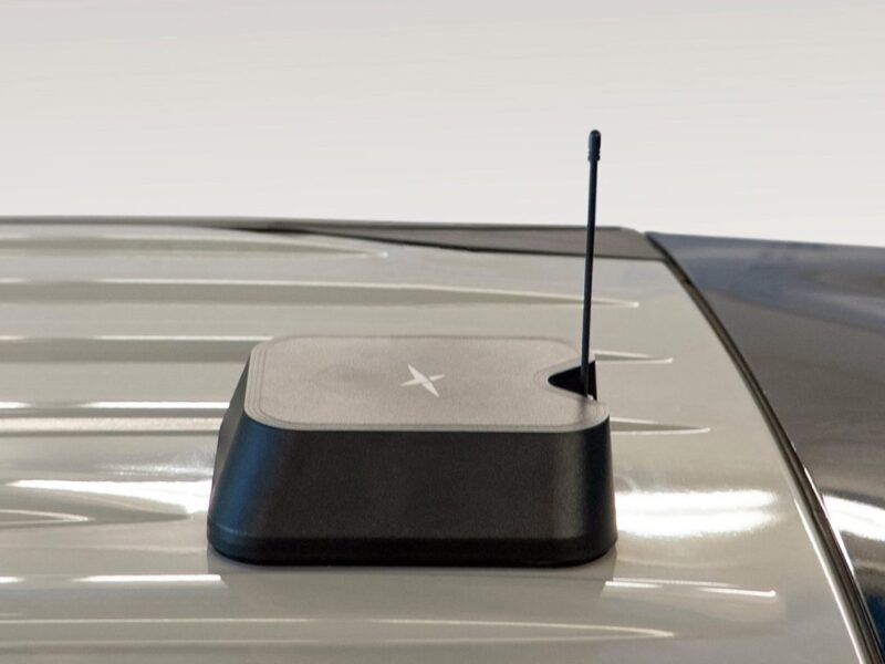 Compact 18-in-1 Antenna for Multi-Network Vehicle Connectivity
