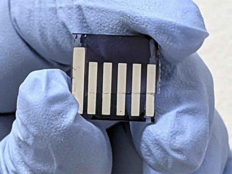 Tiny spectrometer can be integrated into a smartphone