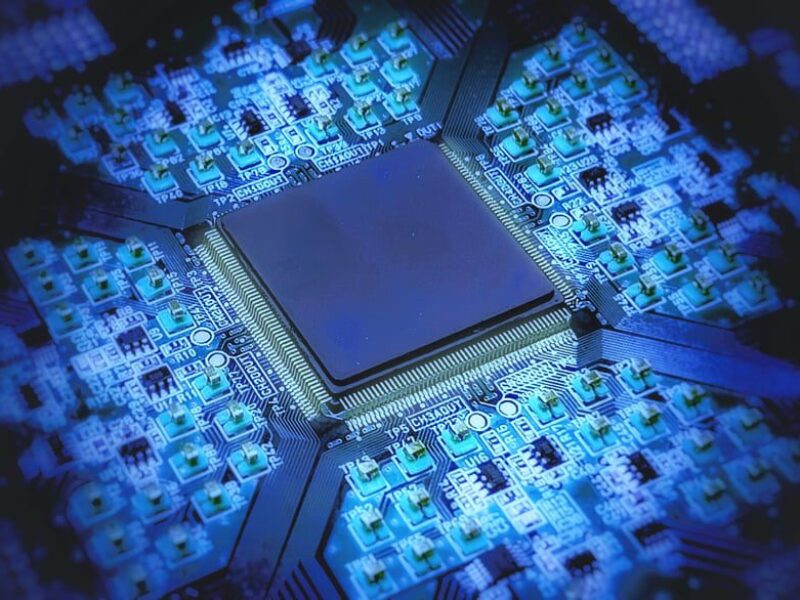 TDK dévoile une puce d&rsquo;IA edge analogique en temps réel