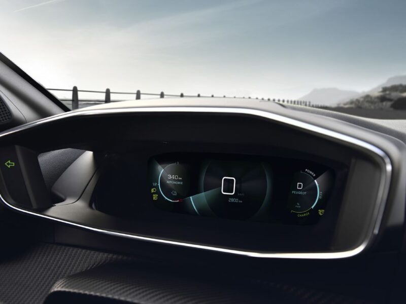 Peugeot brings industry-first 3D cluster to volume model