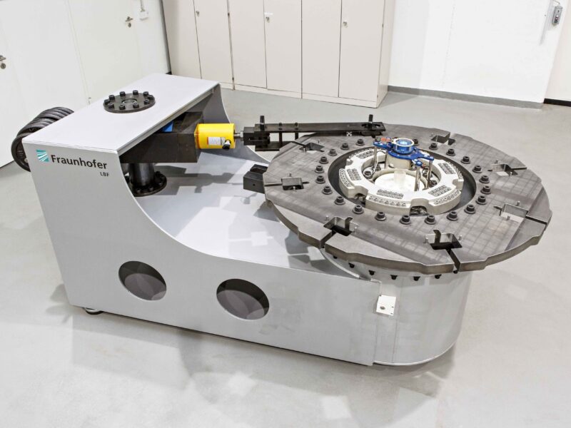 Fraunhofer LBF calibrates truck wheel force sensors with high loads