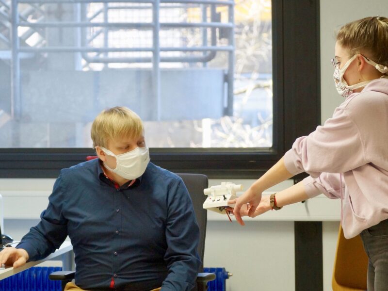 Simple ventilator is easy and inexpensive to build