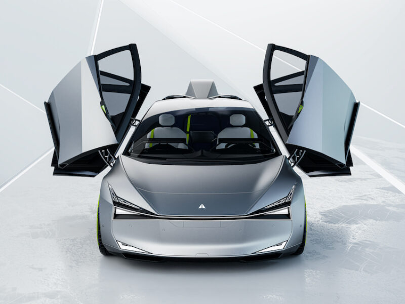 “Holokraktor” demos potential of Augmented Reality in the car