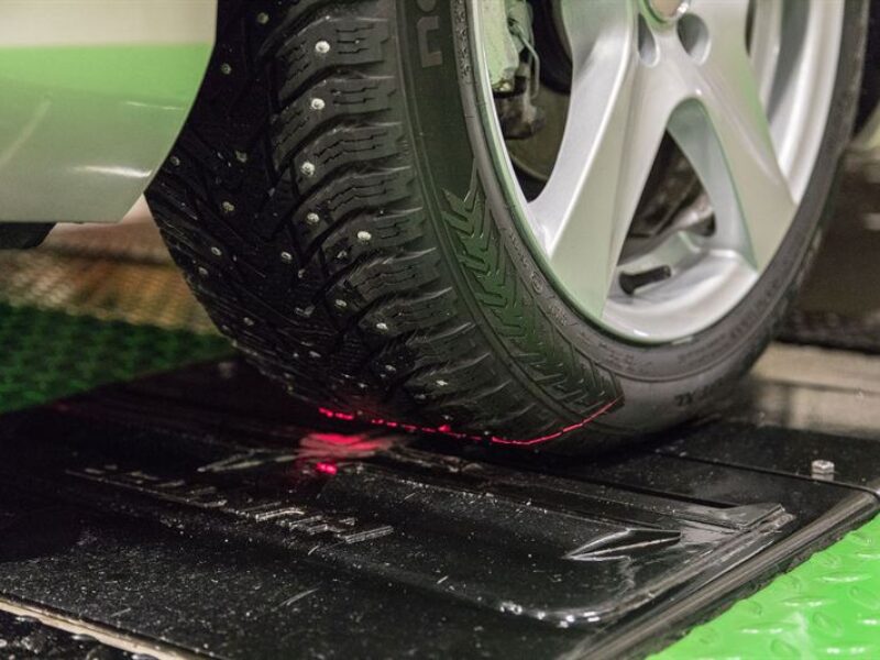 Scanning service measures tire tread on the go