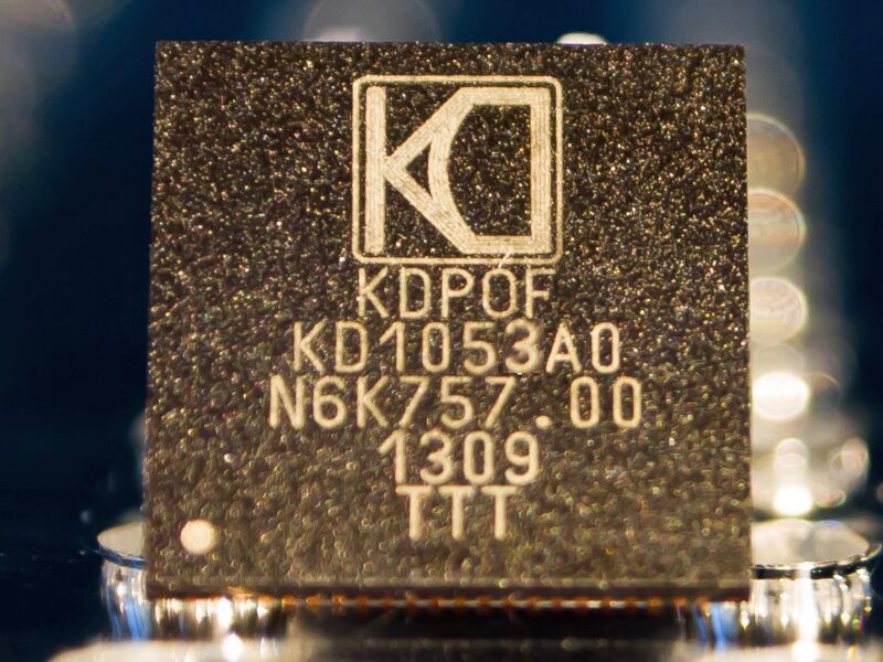 First POF transceiver for automotive Gigabit Ethernet sampled