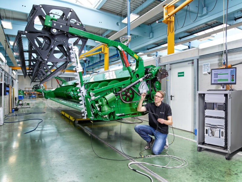 Sensor system identifies mechanical faults by acoustic measurements