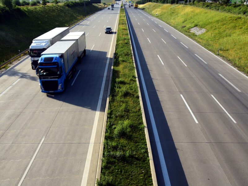 Forwarding companies want the driverless truck, study says