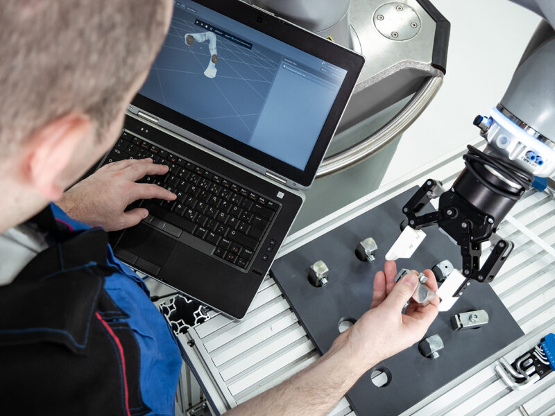 Start-up gets seed funding for user-friendly robot operating model