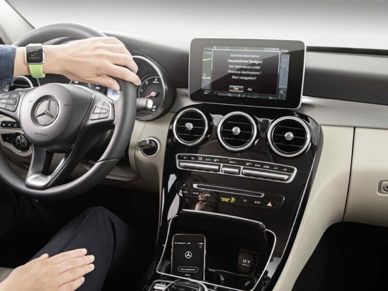 Mercedes-Benz integrates navigation with Apple Watch
