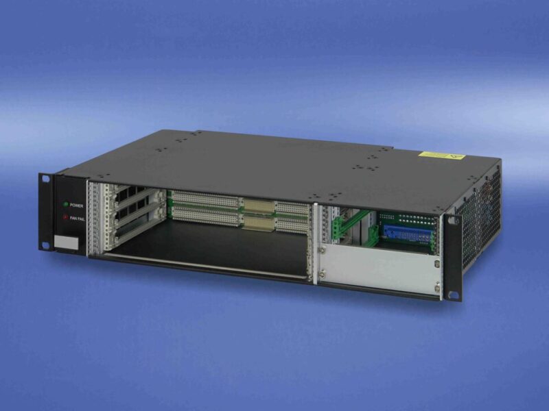 2U-high VME64x system offers four slots for horizontal board mounting
