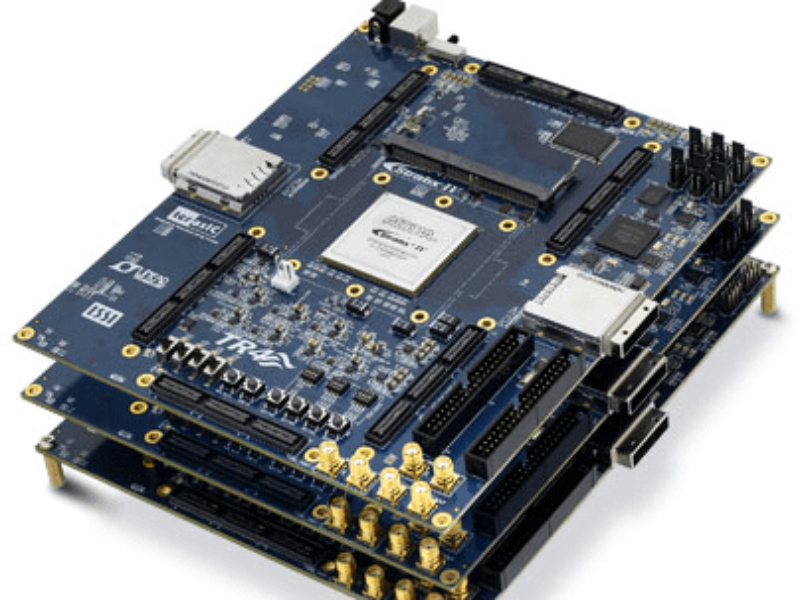 Stackable Stratix IV FPGA platform support up to 492 free I/O pins