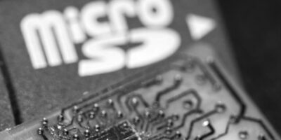 Flash memory controller for SD 3.0 and e•MMC 4.4 NAND