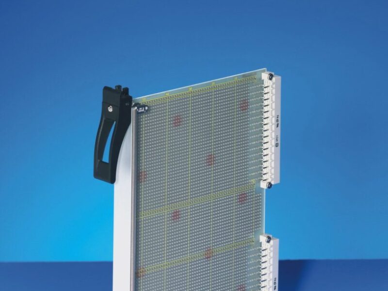 Schroff plug-in kits come with IET or XL handle for high insertion and extraction forces