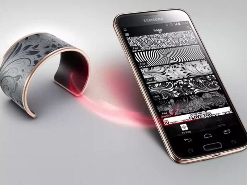 NFC turns e-Ink into a fashionable wearable device