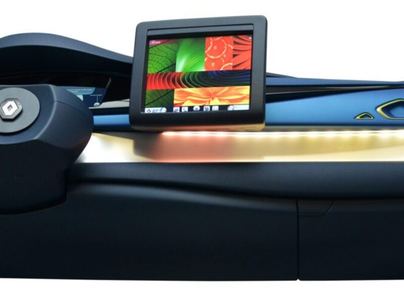 Renault cockpit woos connected lifestyle