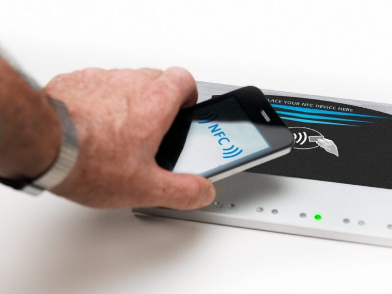 Dual-interface NFC tags to bridge smart devices