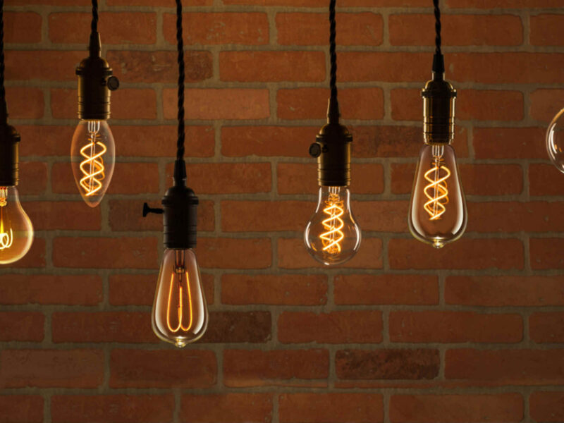 Vintage style glass LED lighting with curved filaments
