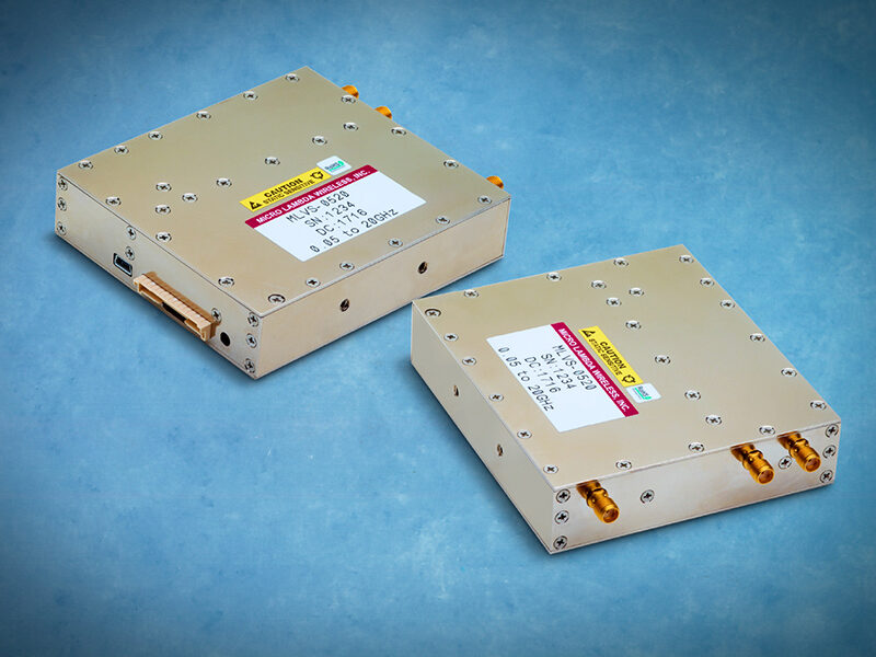 Low-noise wide-band frequency synthesizer