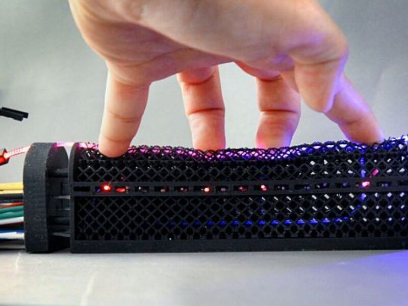 Stretchable optical ‘lace’ gives robots heightened sensory ability